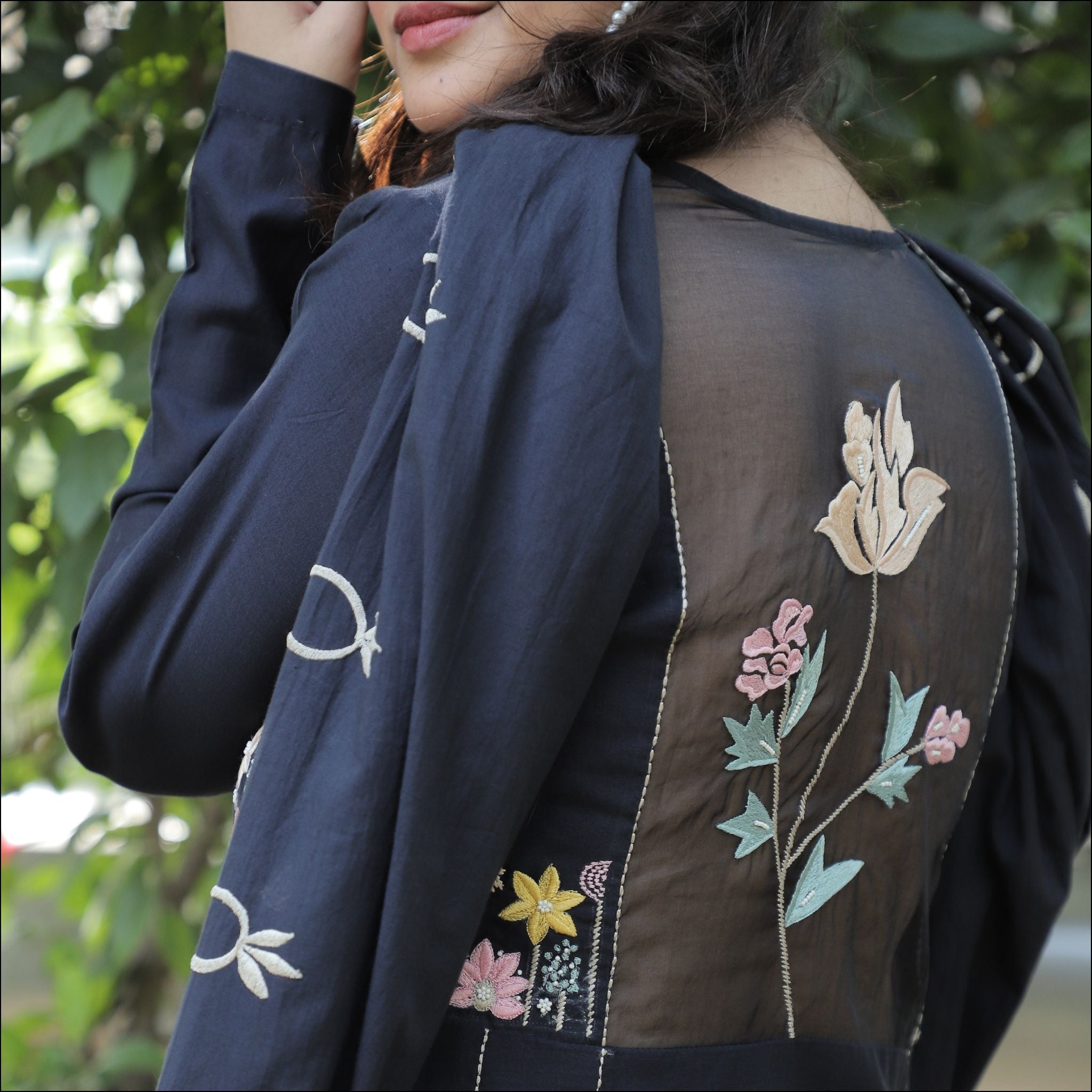 Full Sleeves Kurti with Thread Work & Embroidered Mul Cotton Dupatta