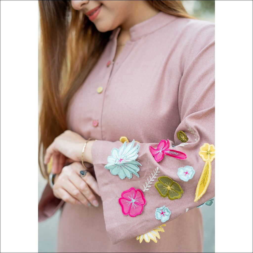 Neutral Pink Spun Kurti Pant Set with Floral Sleeve Patch