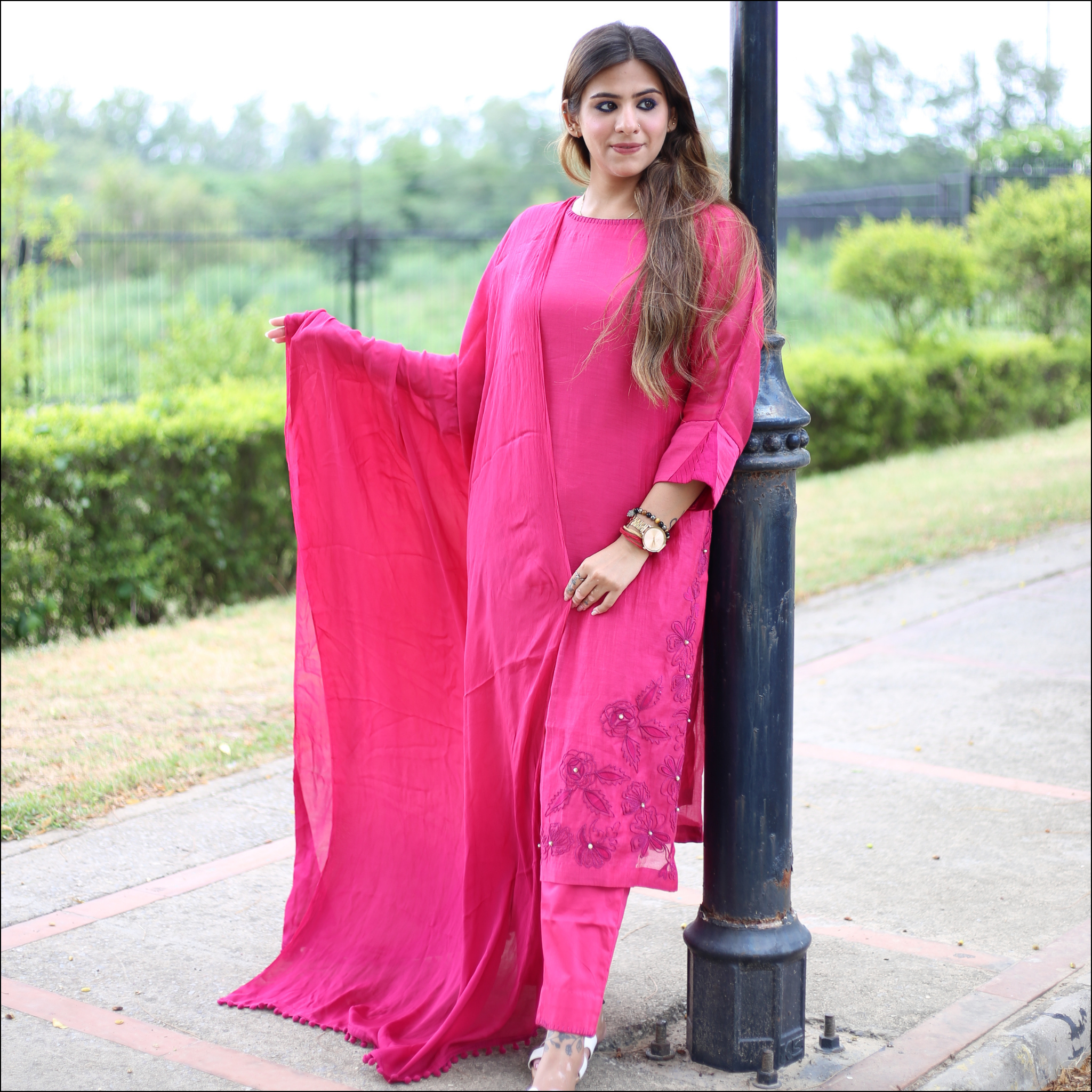Kurti Set with Dori Work & Dual-Tone Embroidered Dupatta