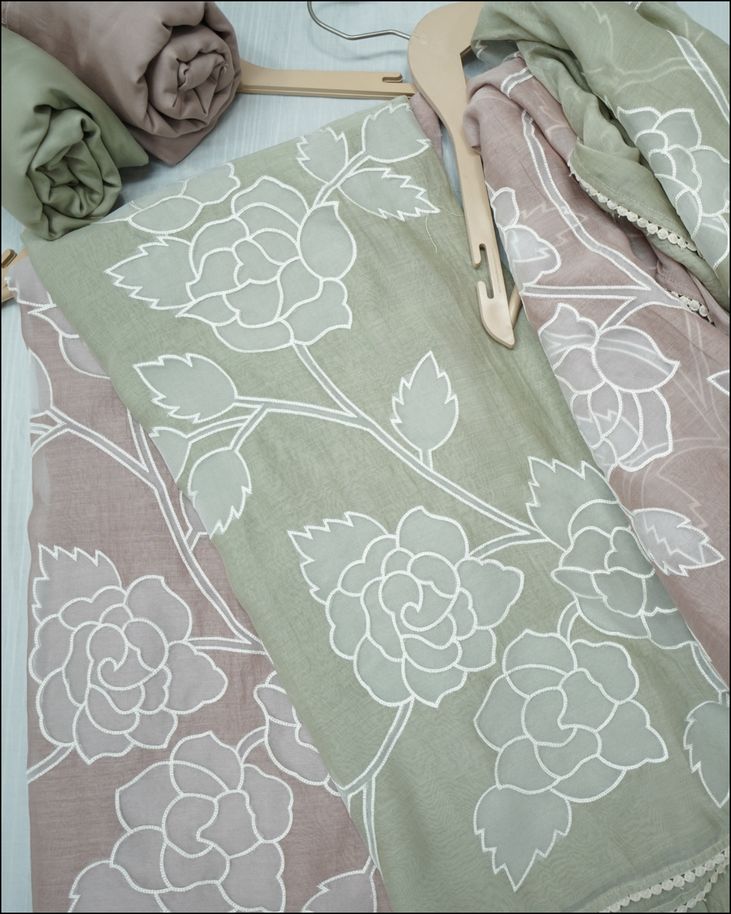 Unstitched Mul Cotton Suit Set with Organza & Thread Work Dupatta