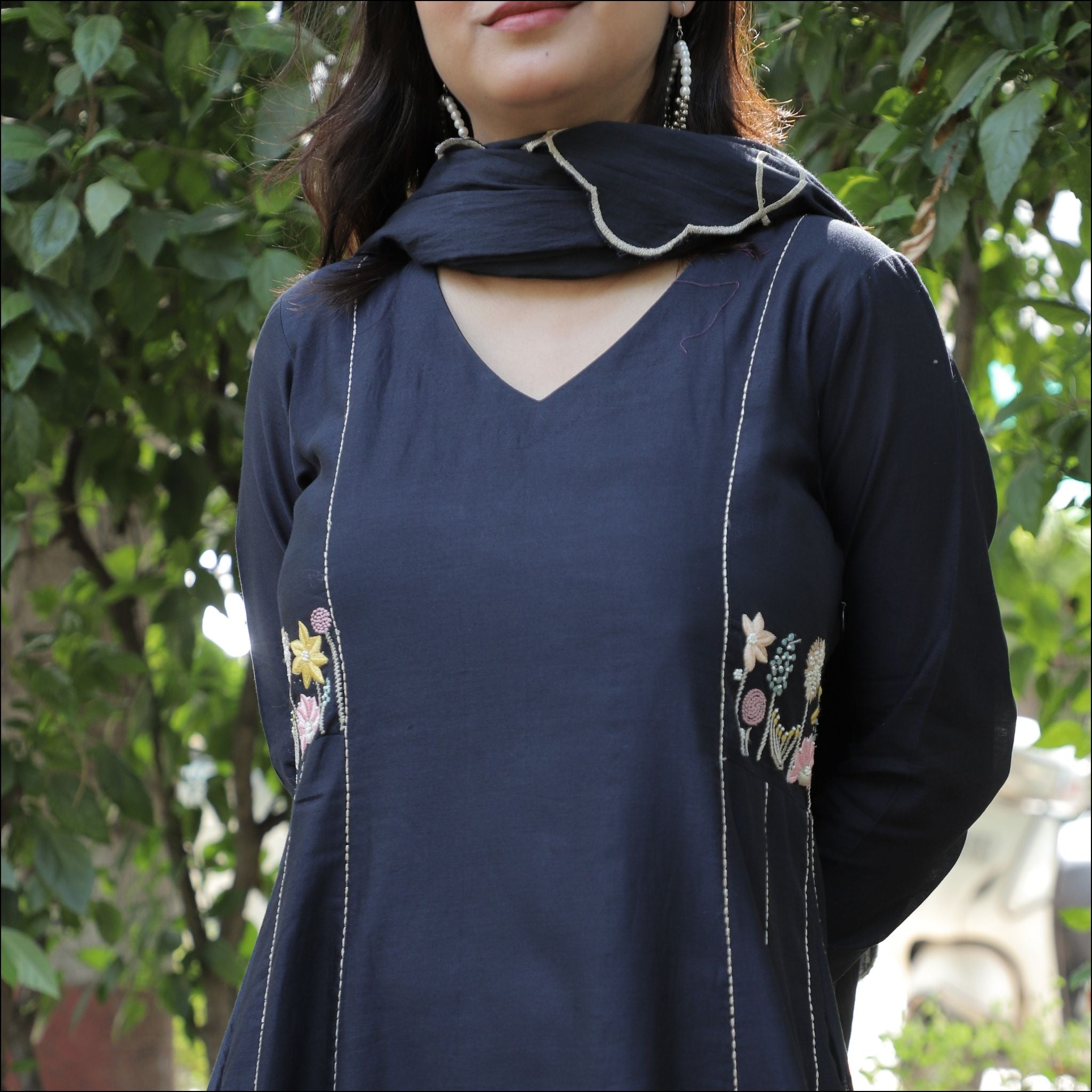 Full Sleeves Kurti with Thread Work & Embroidered Mul Cotton Dupatta