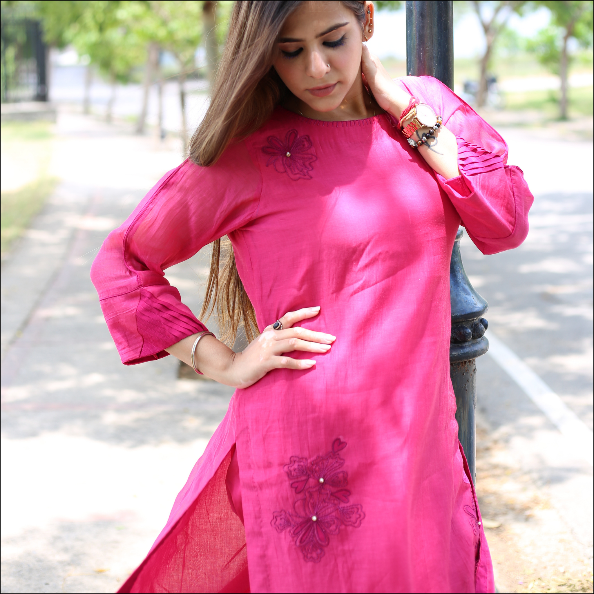 Kurti Set with Dori Work & Dual-Tone Embroidered Dupatta