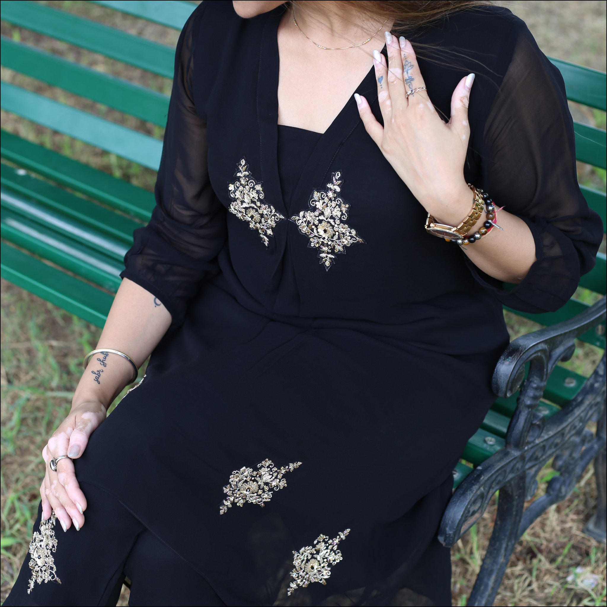 Zari & Dabka Handwork Kurti Set with Glass-Shaped Neck