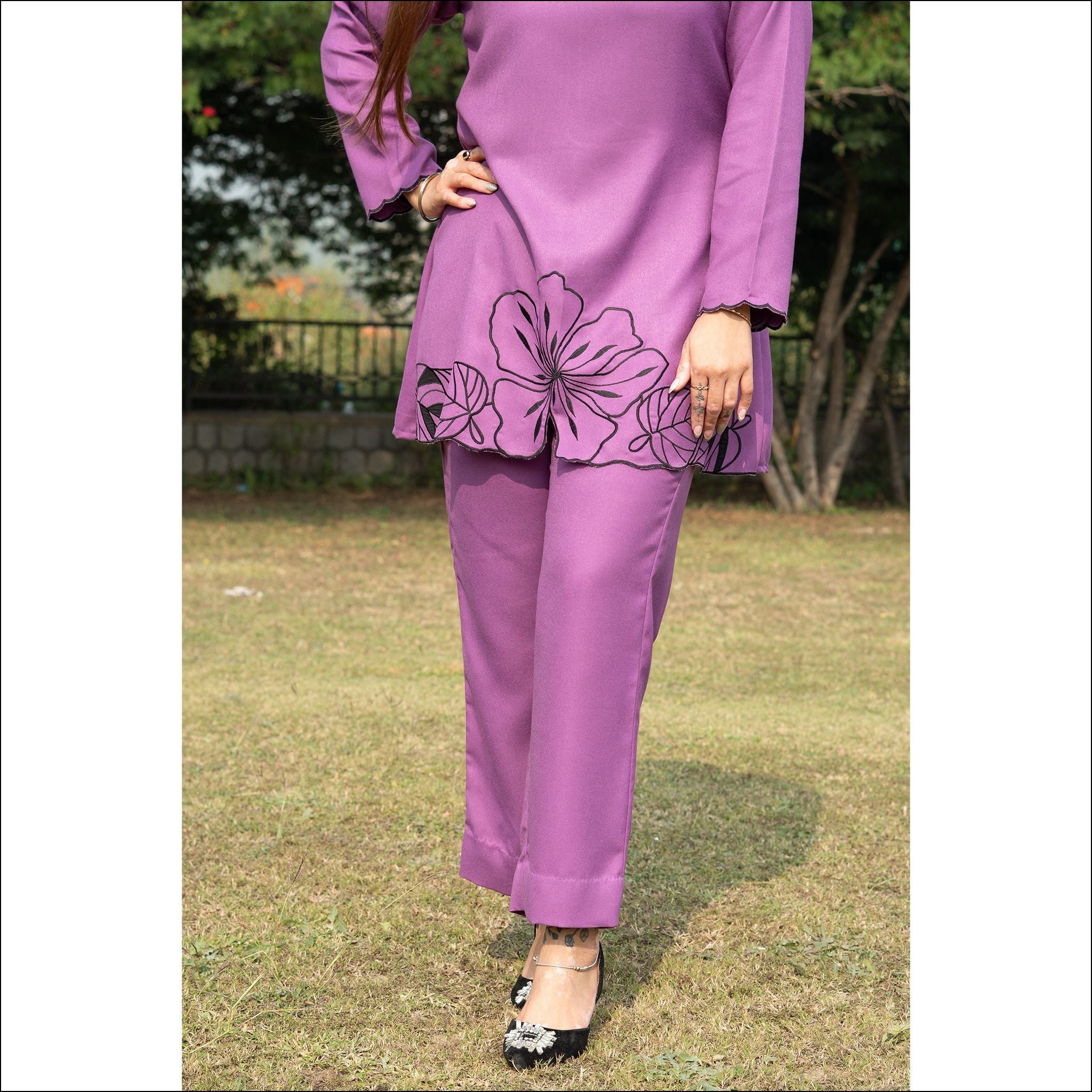 Lilac Spun Co-ord Set with Embroidered V-Cut Neck & Cutwork Sleeves