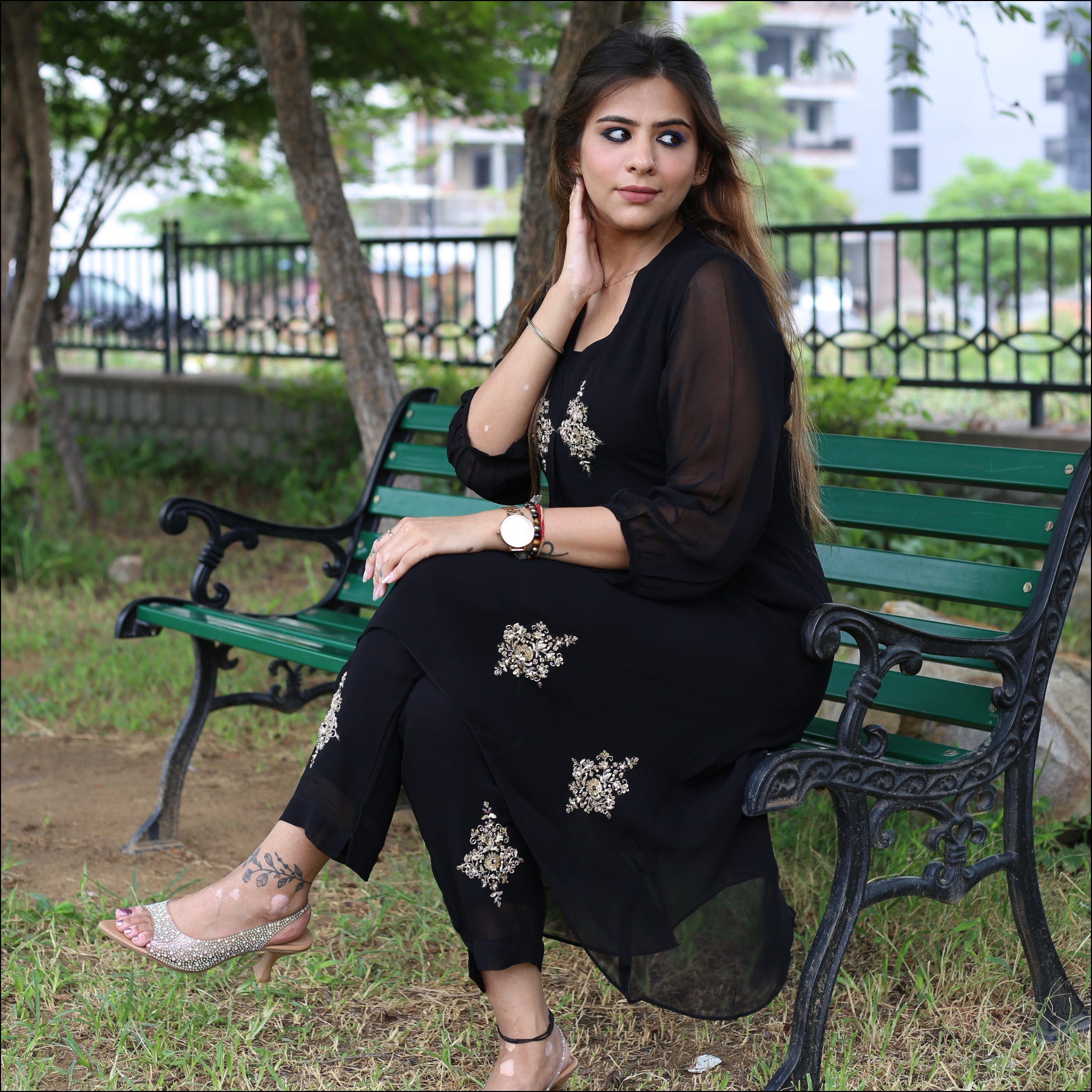 Zari & Dabka Handwork Kurti Set with Glass-Shaped Neck