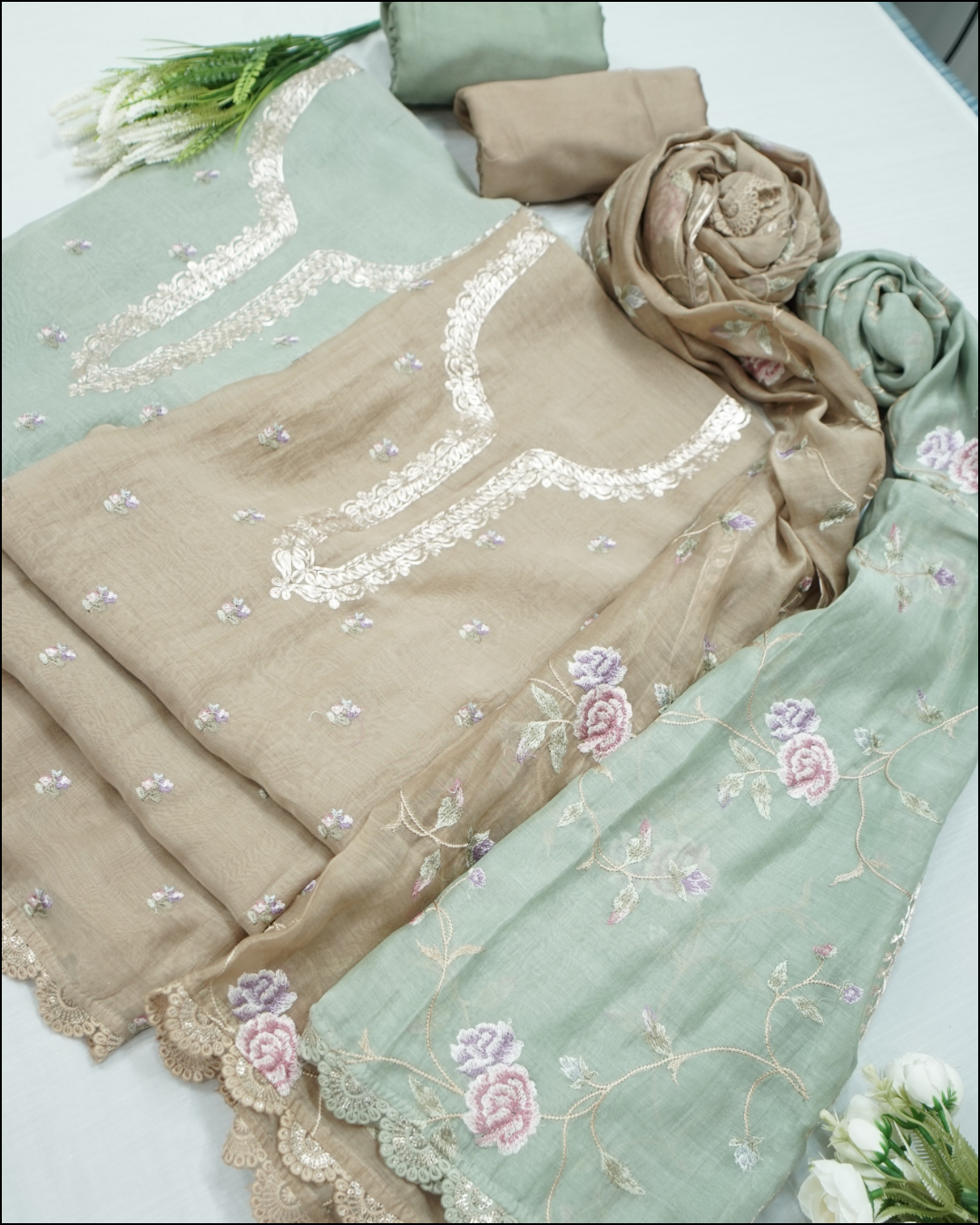 Unstitched Zari & Thread Work Suit Set with Lace Dupatta