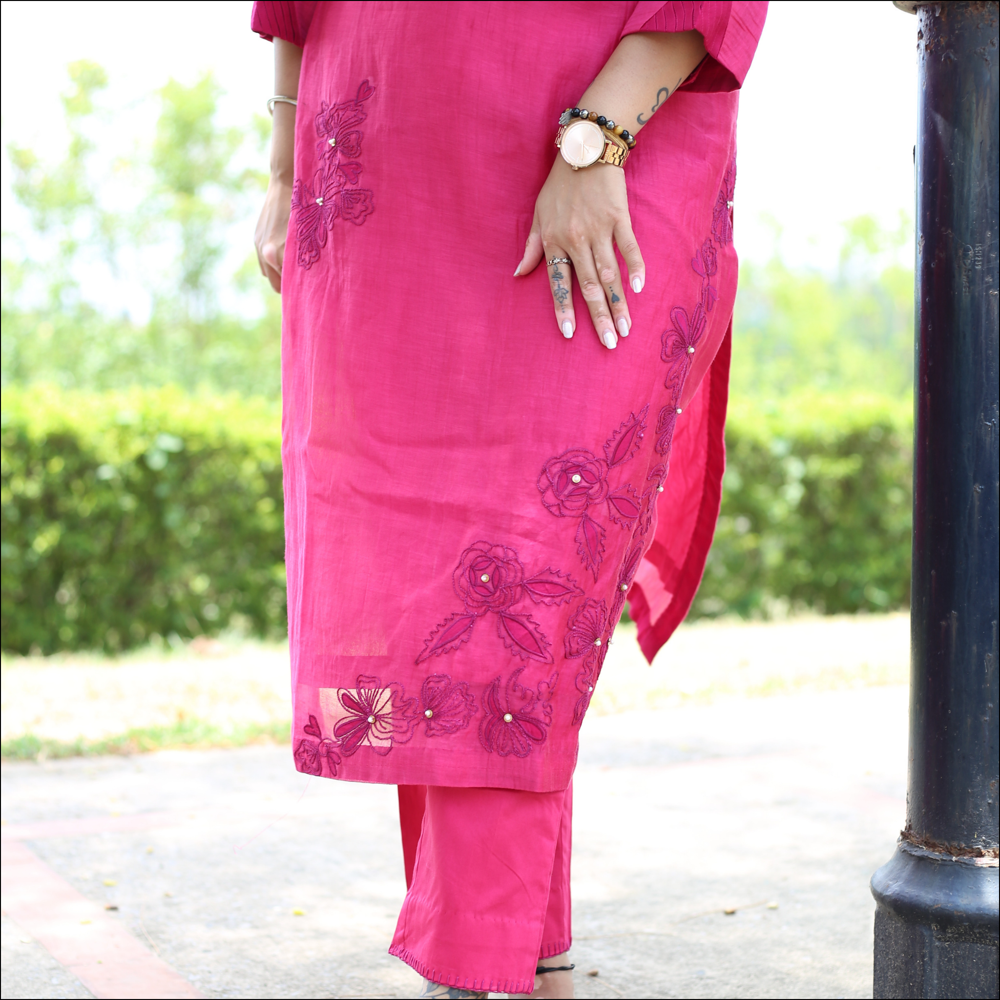 Kurti Set with Dori Work & Dual-Tone Embroidered Dupatta