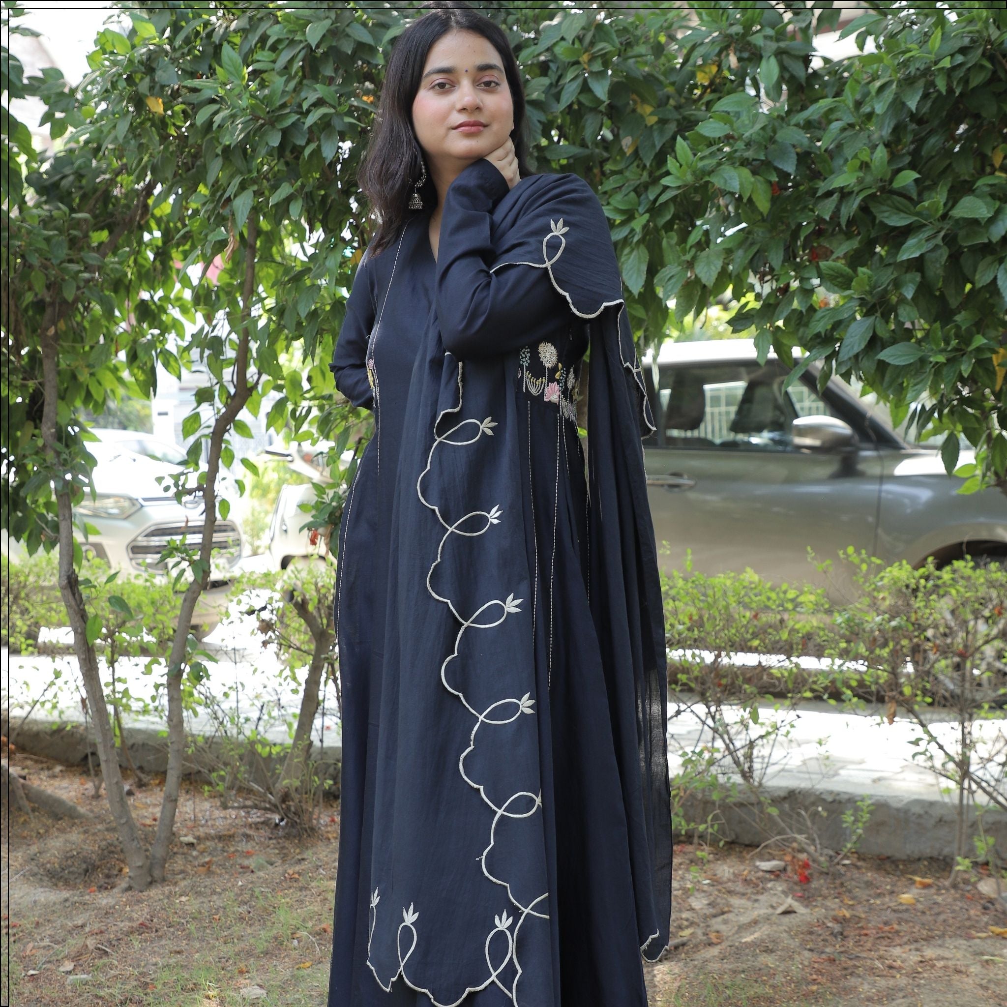Full Sleeves Kurti with Thread Work & Embroidered Mul Cotton Dupatta