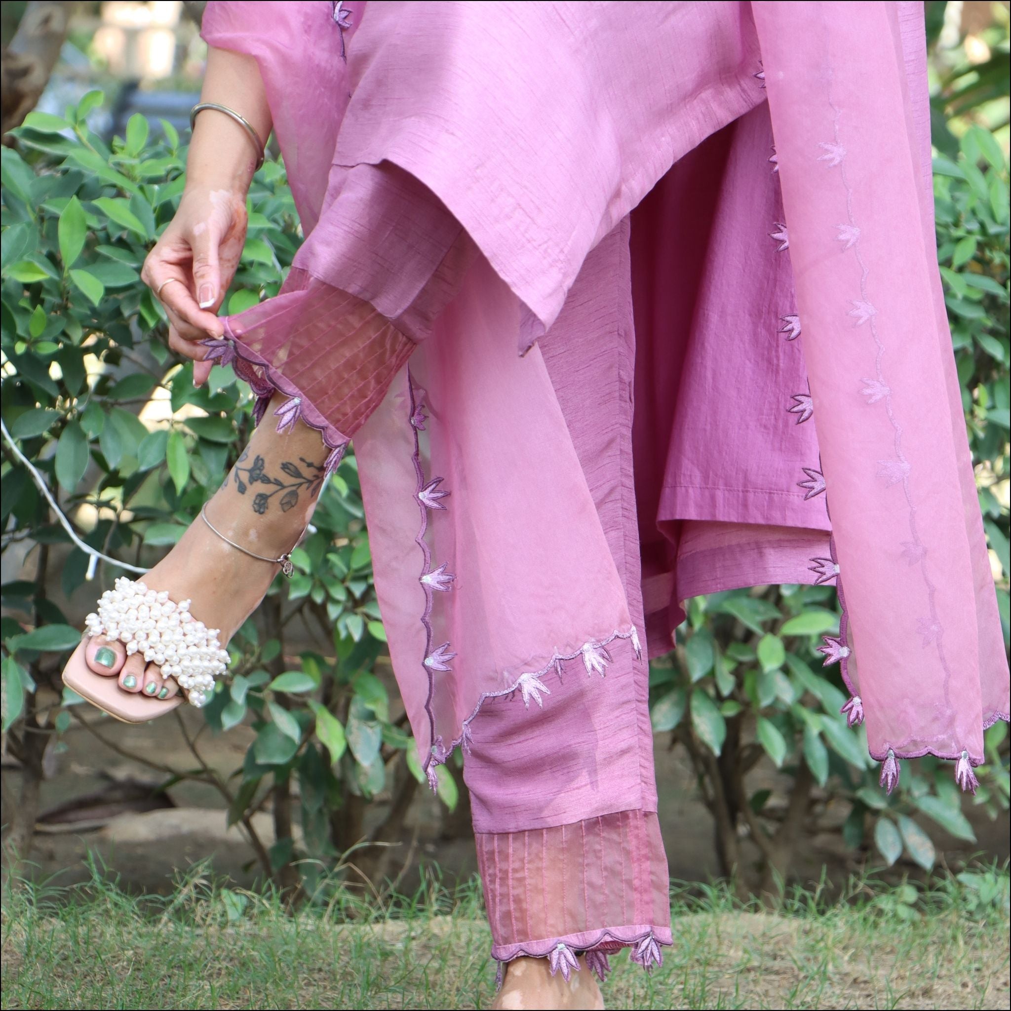 Dupian Silk Kurti Pant with Organza Dupatta